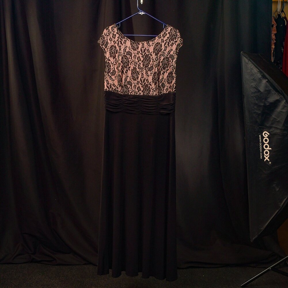 AA Studio, Womens Size 14W, Beautiful Black  lace with light  pink Long Dress